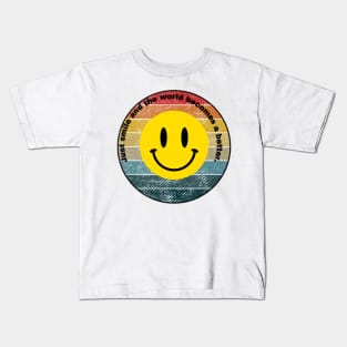 Just smile and the world becomes a better Kids T-Shirt